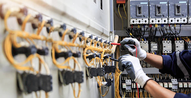 Professional Electrician technician working in North Aurora, IL
